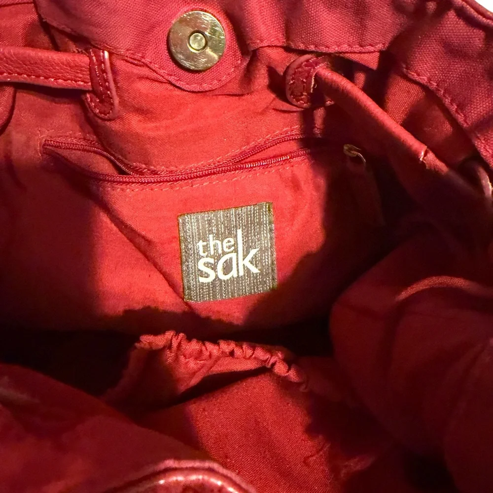 The Sak Bright Red Pebbled Leather Drawstring Shoulder/Crossbody/ Satchel bag - Picture 6 of 9